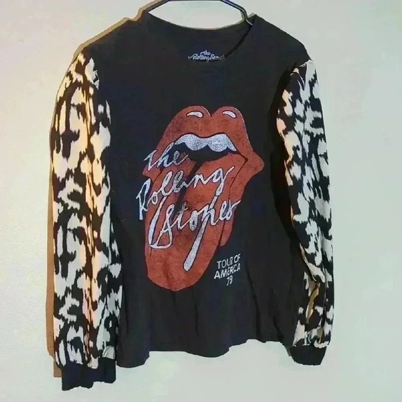 Black and Red Graphic Long Sleeve Sweatshirt - Picture 2 of 6